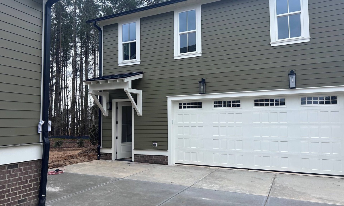 Durham Apartment | Executive Upscale 1-bedroom condo with pool and fitness room in awesome Durham.