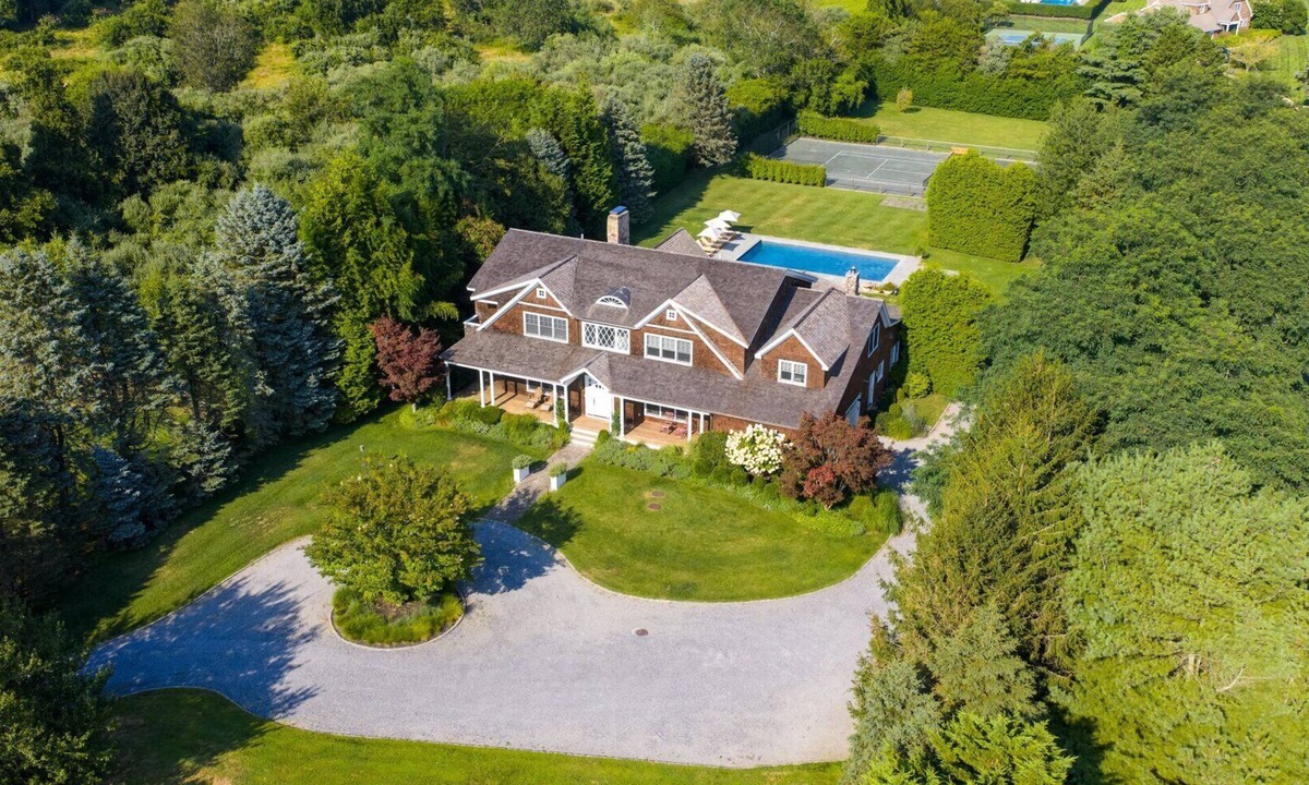 Bridgehampton House | Expansive Bridgehampton Estate on almost 3 acres, Private Pool and Tennis,.