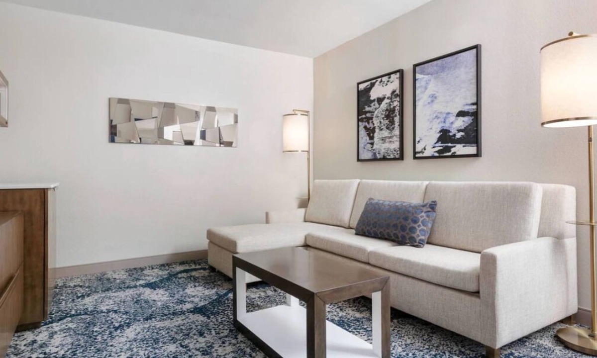 Northeast Virginia Beach Hotel | Explore Virginia! 3 Great Units, Onsite Pool, Near Virginia Beach Fishing Pier