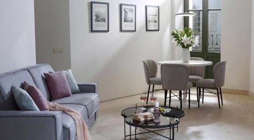 Thissio Villa | Exquisite Athens Villa 1 Bedroom Villa Izuru Acropolis View