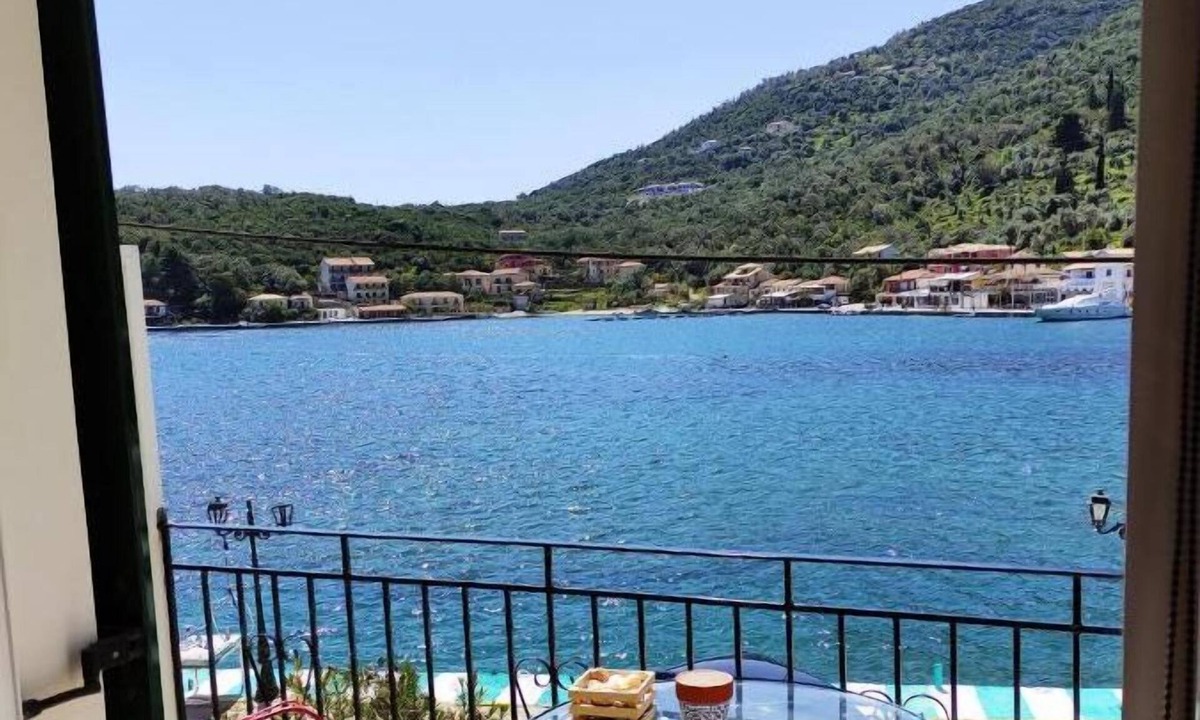Evgiros Apartment | Fabulous apt. w breakfast near the sea