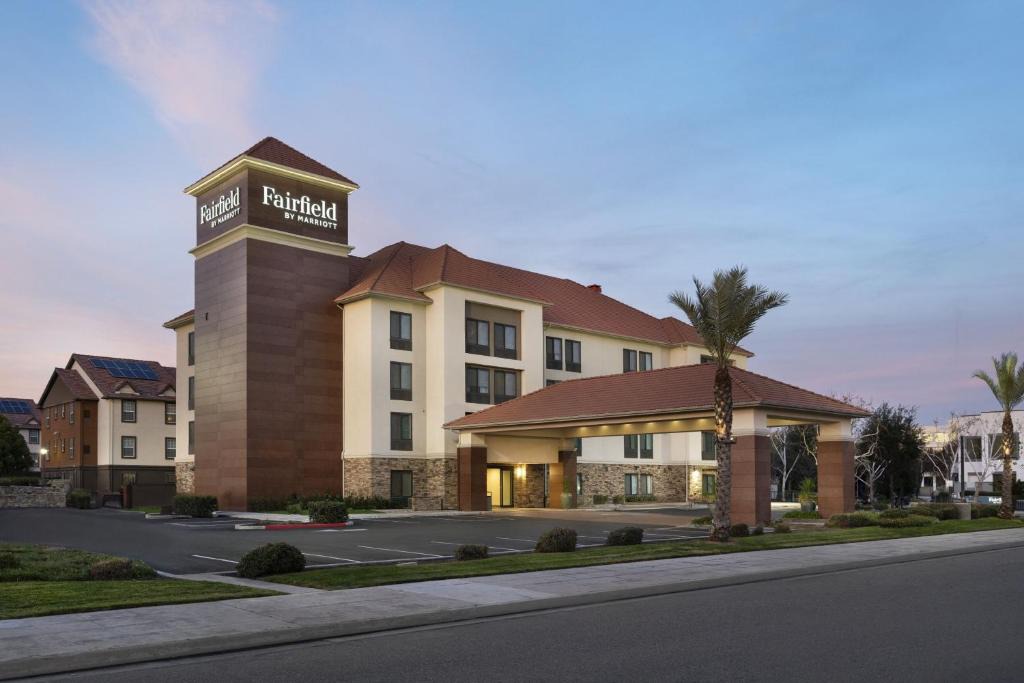 Raisin Hotel | Fairfield by Marriott Inn & Suites Fresno Riverpark