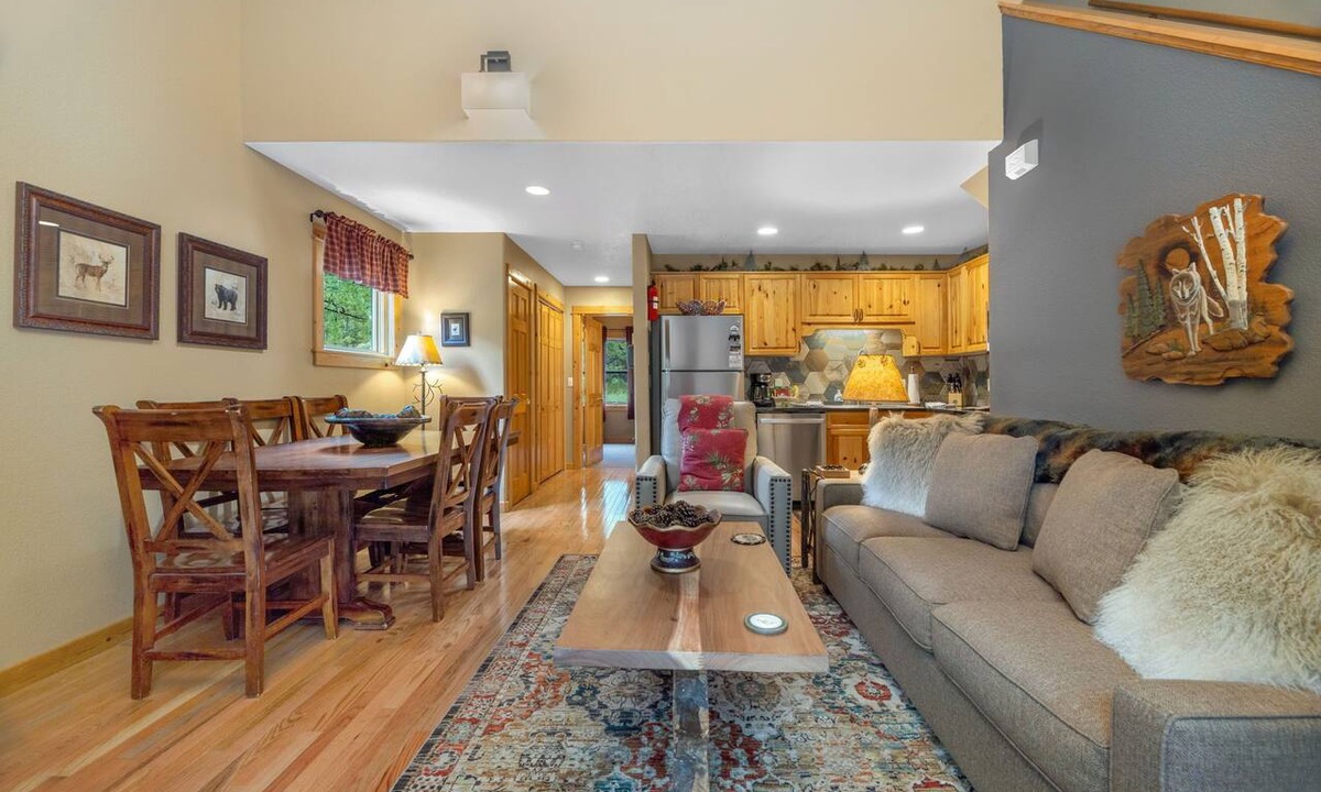 Fall River Estates Condo | Fall River Riverfront Condo + Private Hot Tub