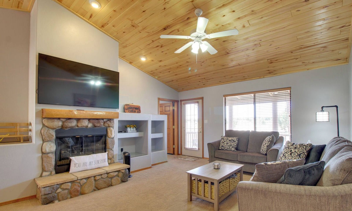 Zane Grey Cabin | Families Welcome! Overgaard Cabin w/Playground