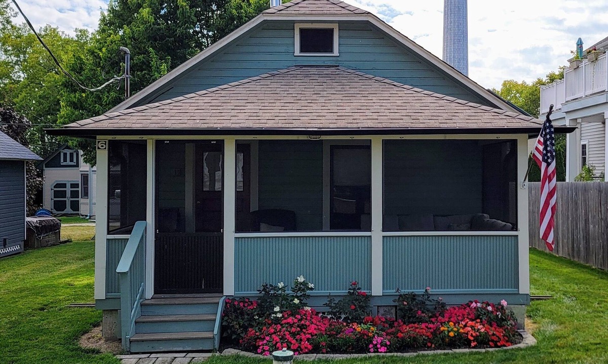 Put-in-Bay Cottage | Family Cottage No. 6 ☼ in charming Put-in-Bay Sleeps 6