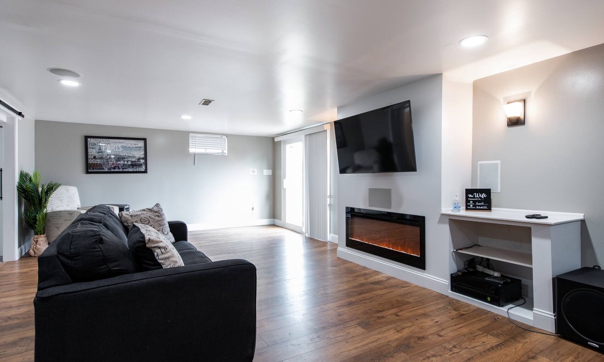 Iroquois House | Family Friendly 3 bed 2 bath close to many Louisville Landmarks