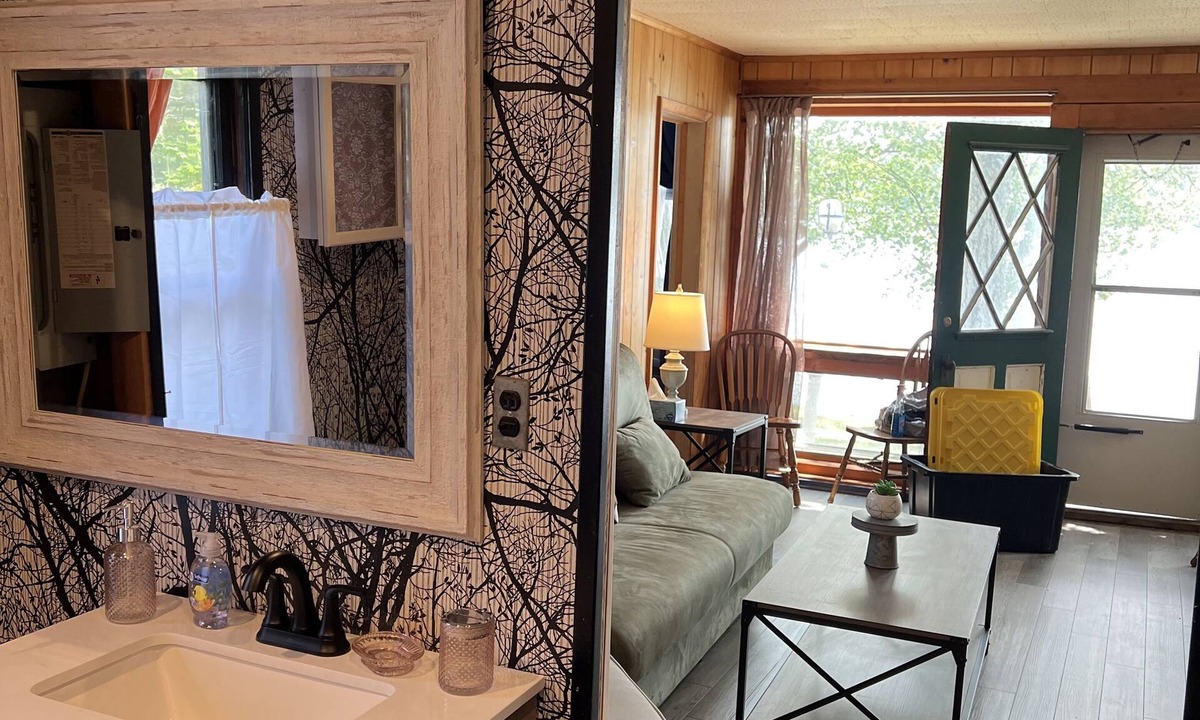 Grenell Cottage | Family friendly 3 bedroom Cottage with deck