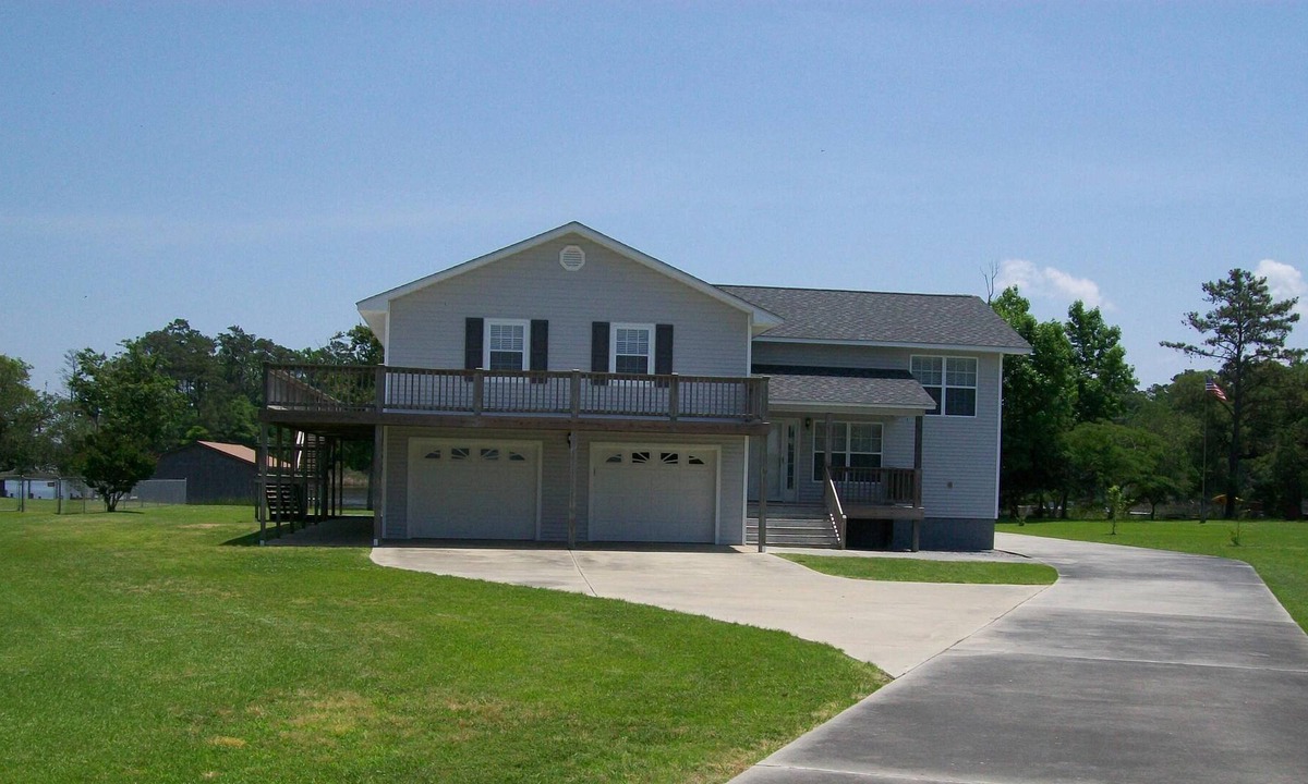 Hobucken House | Family friendly, enjoy fishing, kayaking, boating, crabbing or just relaxing