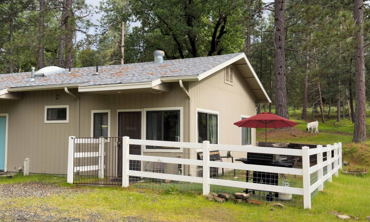 Mariposa House | Family Friendly Farm Stay Near Yosemite