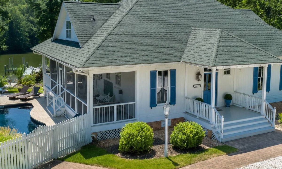 Wicomico Church Cottage | Family-Friendly Waterfront Home Pool Dock Kayaks Row Boat Games Chesapeake Bay