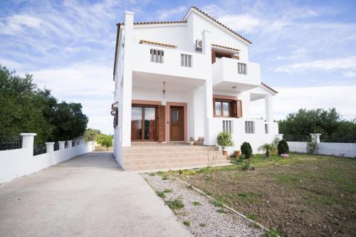 Soroni Villa | Family Haven