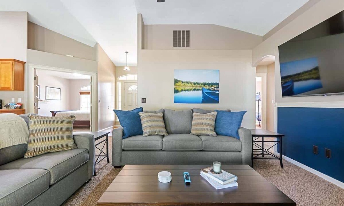 Meridian House | Family home -desirable neighborhood w/pool access