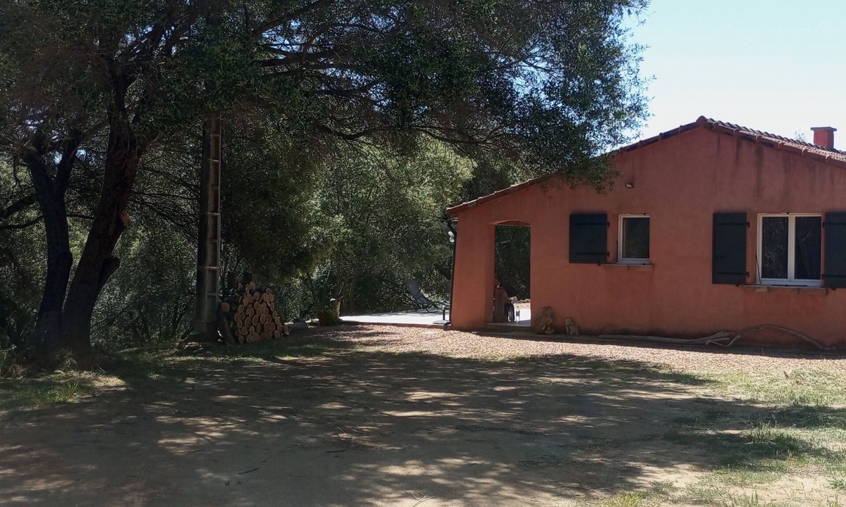 Sartene House | Family home surrounded by olive groves and scrubland, close to the Tizzano beaches.