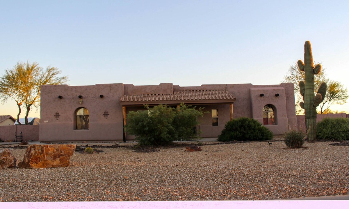 Wittmann House | Family Oasis: Pool, Jacuzzi, 5 BR, Basketball Court & Desert Access!