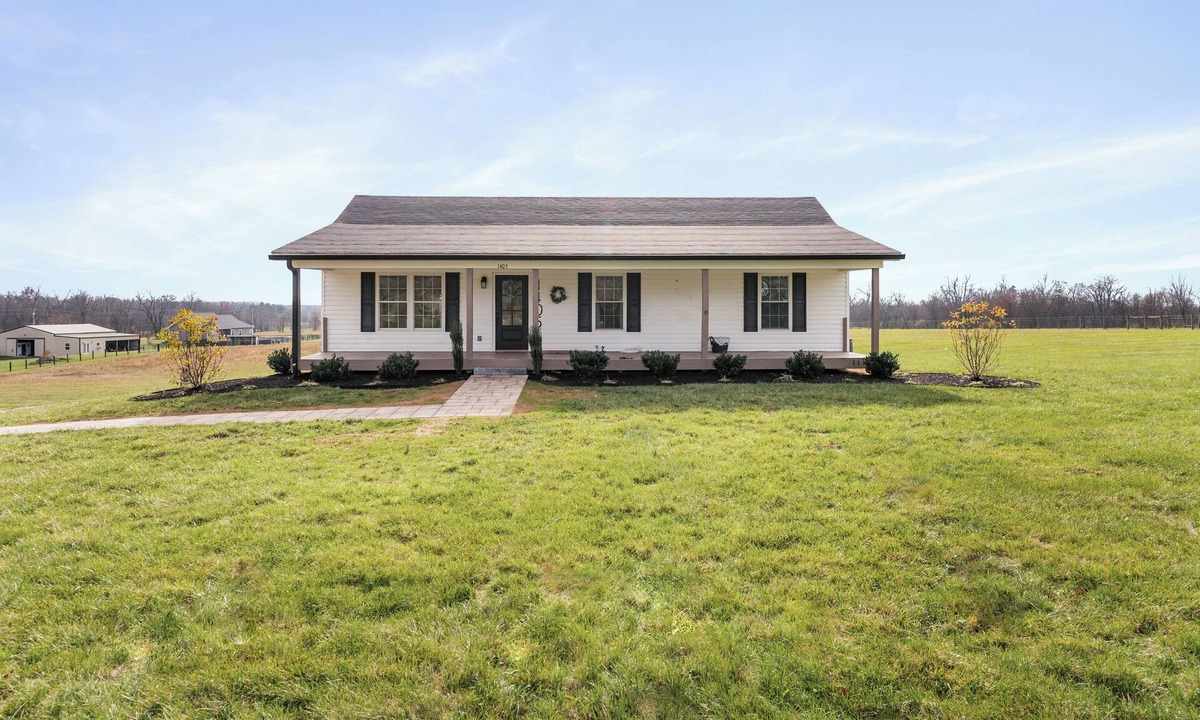 Shelbyville House | Family & Pet Friendly, Fire Pit, Two Hot Tubs, Country Views, Theatre Room