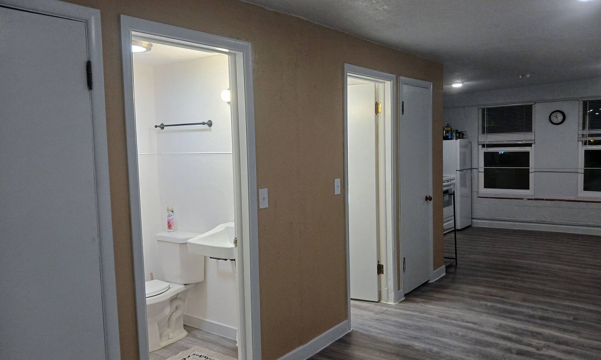 Richfield Apartment | family reunion HQ. 8 beds 2 bathrooms and a hot tub!