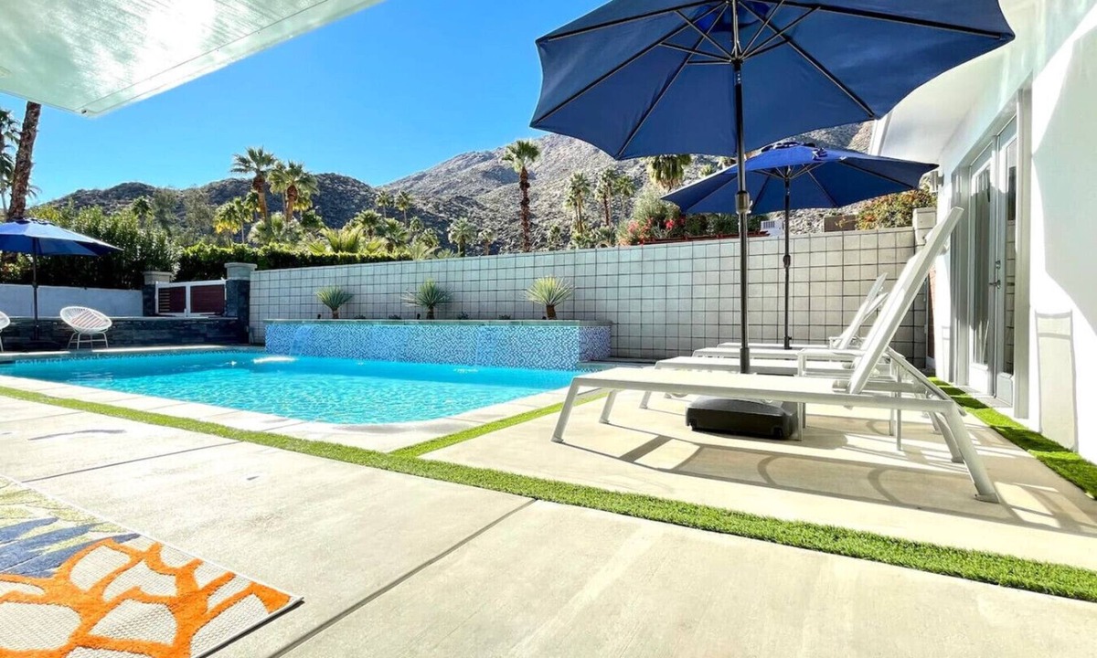 The Mesa House | Fantastic MidCentury Modern, Pool, Views, Privacy!