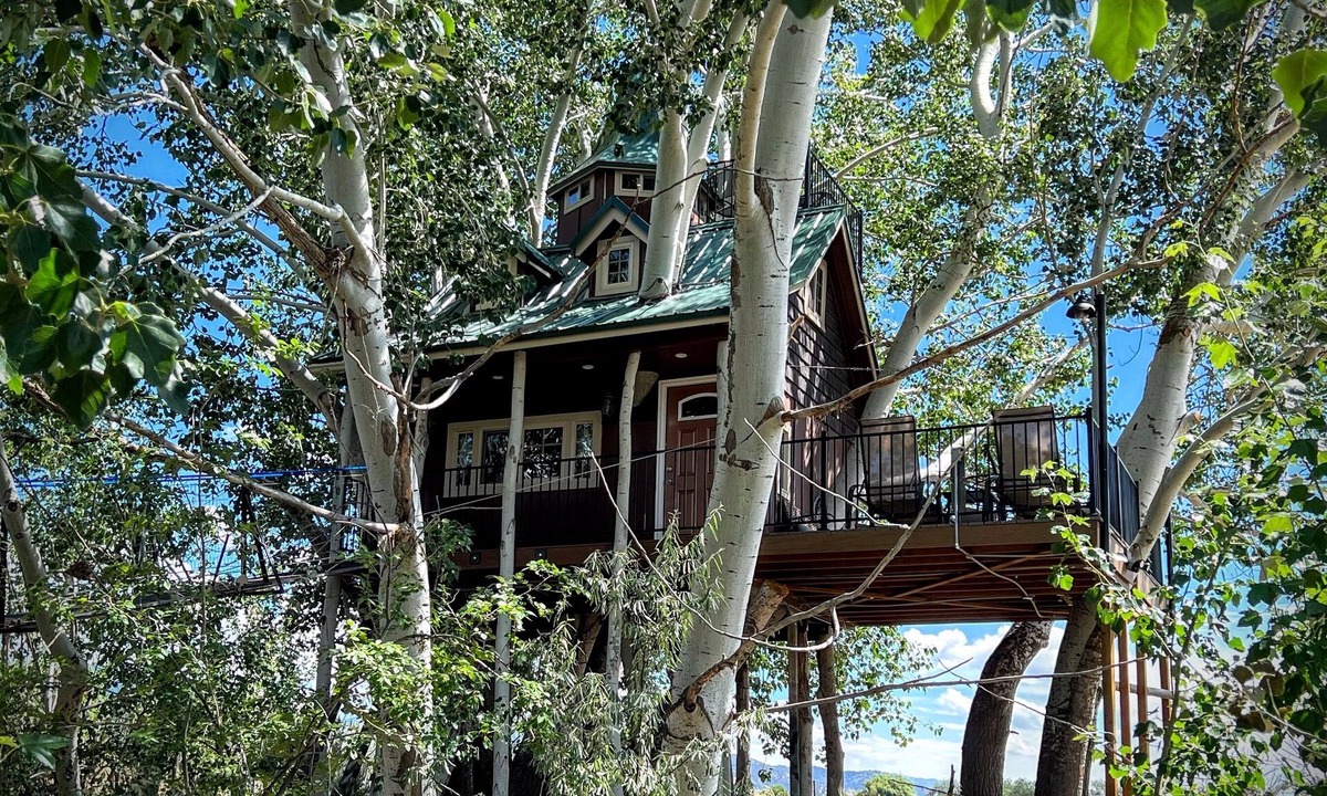 Nephi House | Fantasy Treehouse and Resort
