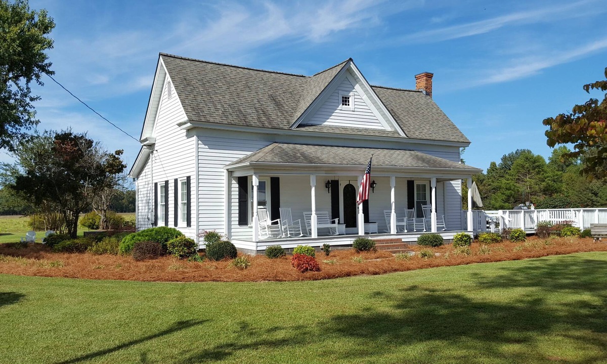 Lillington House | Farmhouse on 62 acres - Beautiful Views - Near Campbell Univ. and Ft. Bragg