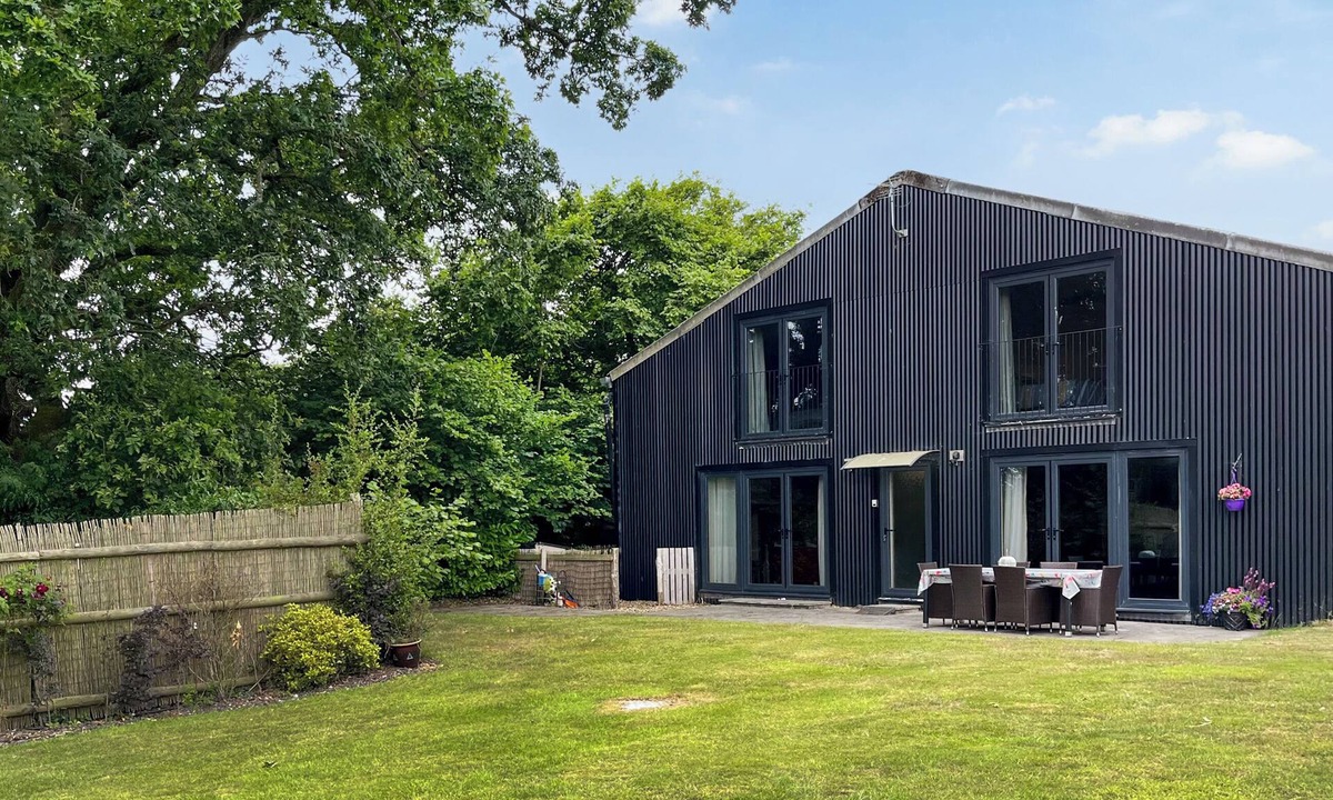 Damerham Cottage | Field Barn is perfectly located for exploring Hampshire, Dorset, and beyond.