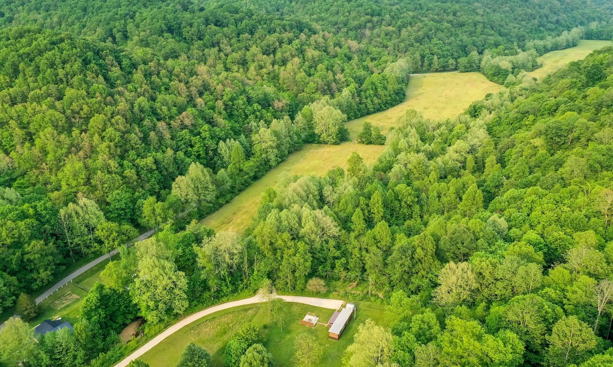 South Shore Cabin | Fire Pit & Fall Foliage Views: Kentucky Mtn Home!