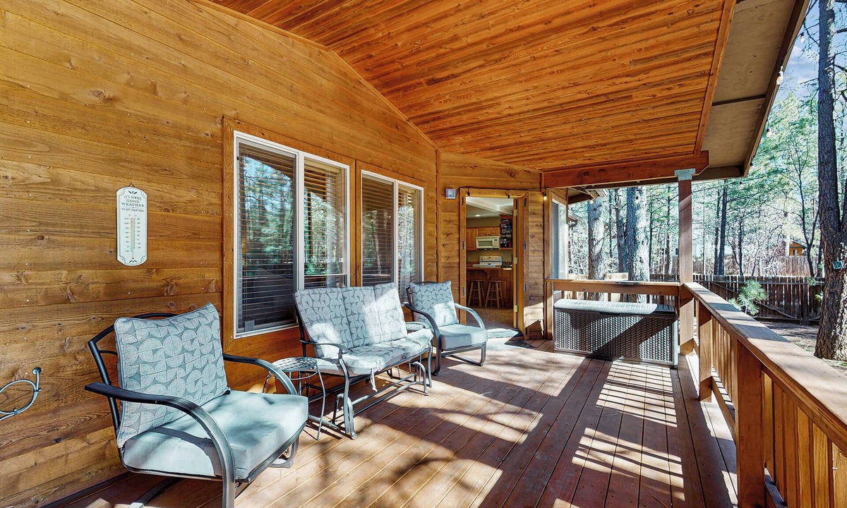Pinetop Cottage | Fire Pit + Yard: Woodsy Retreat Near Woodland Lake