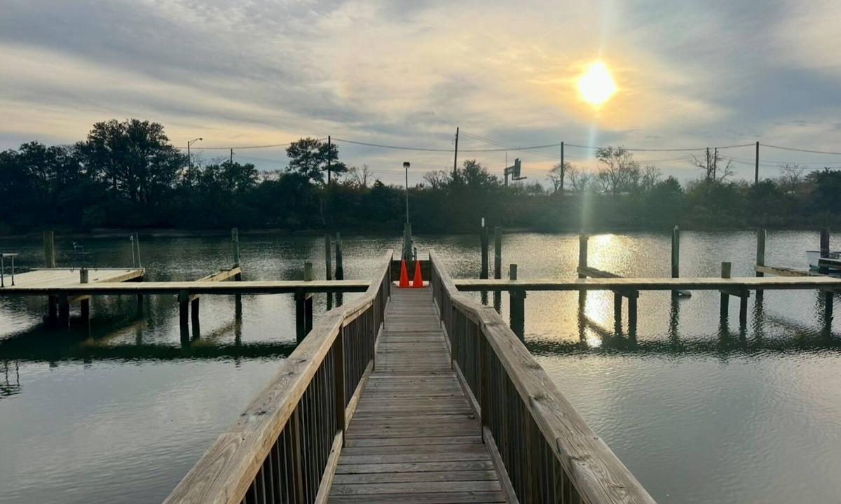 Willoughby Spit Condo | FISHERMEN - Nice 2-bedroom condo on the water in Willoughby Spit, Norfolk, VA.