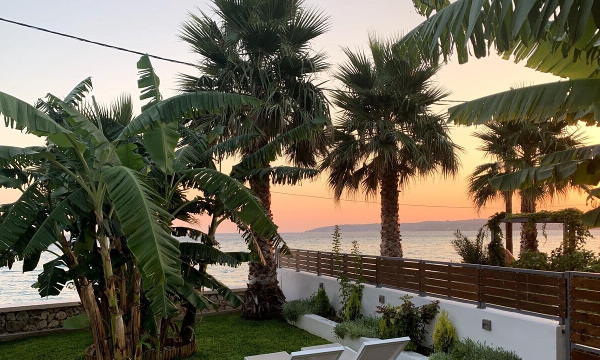 Lourdata House | Five steps steps from Lourdas beach