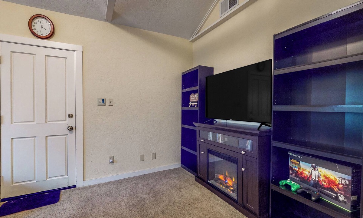 Lakeport House | Forbestown Carriage House in the Heart of Dtwn