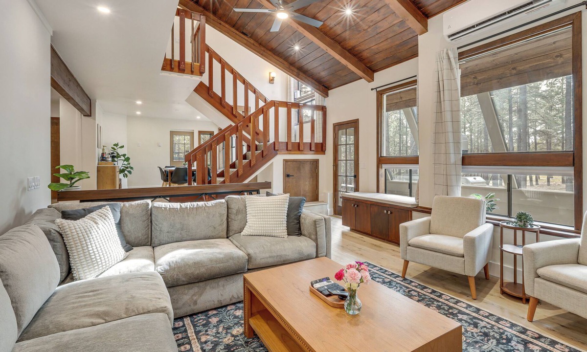 Flagstaff Cabin | Forest-View Group Getaway, 4 Mi to Dtwn Flagstaff