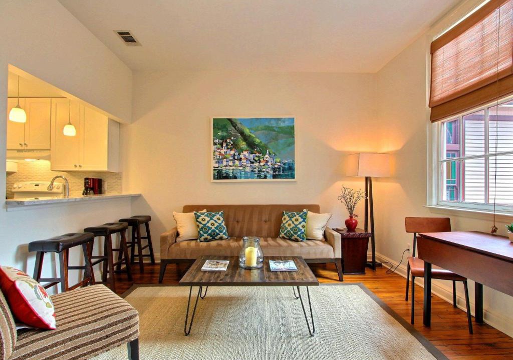 Savannah Victorian District Apartment | Fountain View Cottage