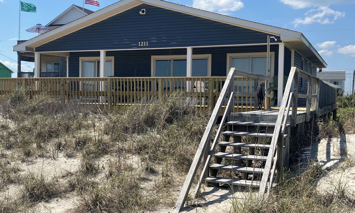 Topsail Beach Cottage | Frankel - 4 Bedroom, 2 bath Ocean Front Cottage In Topsail Beach