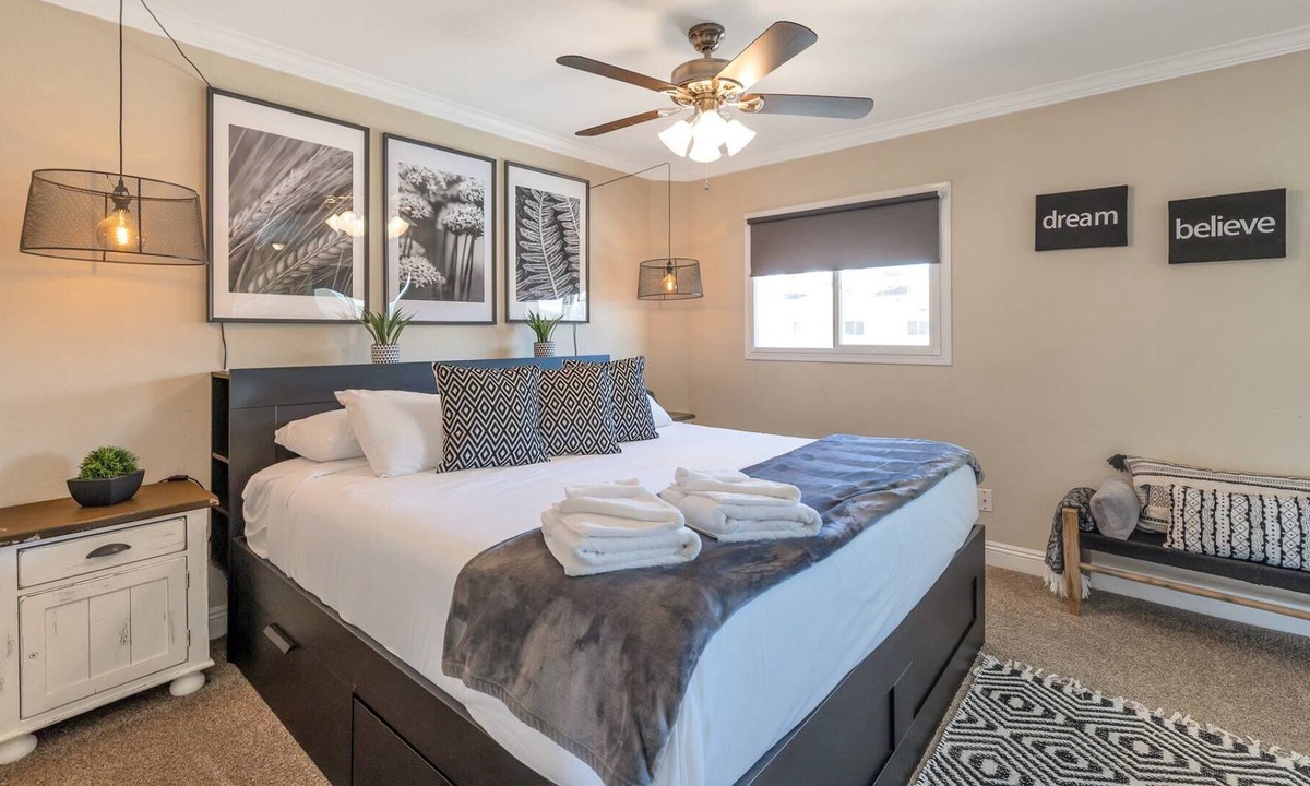 Park Scottsdale Townhouse House | FREE GOLF, Pool + Close to Spring Training, Old Town's Shopping & Dining, Private Back Patio & Grill