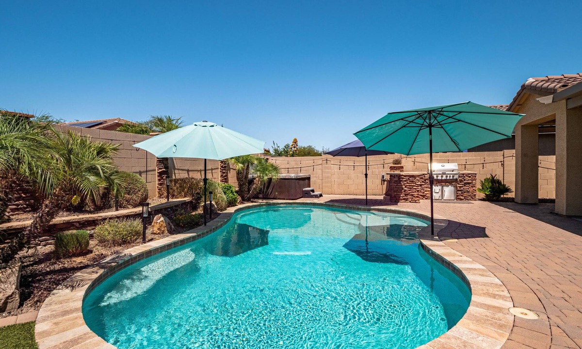 Surprise Farms House | Free Heated Pool, Hot Tub, Built-in Grill
