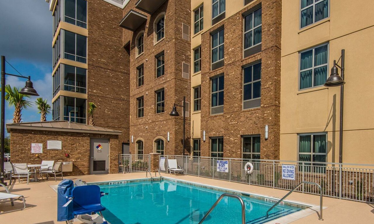 Mount Pleasant Condo | Free Wi-Fi + Free Breakfast Buffet + Outdoor Pool | Great Location!
