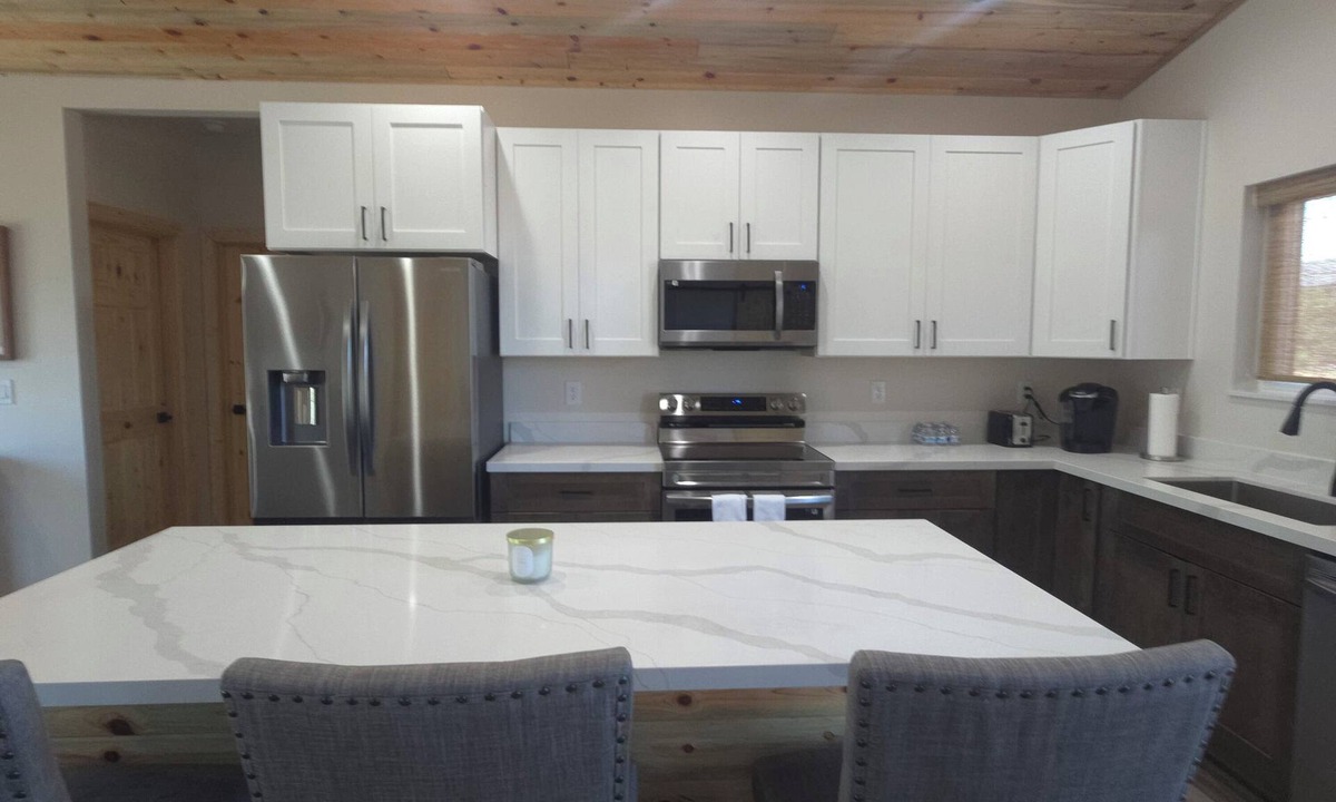 Overgaard House | Fresh new Cabin, 3 BR, Family-friendly, White Mountain Escape