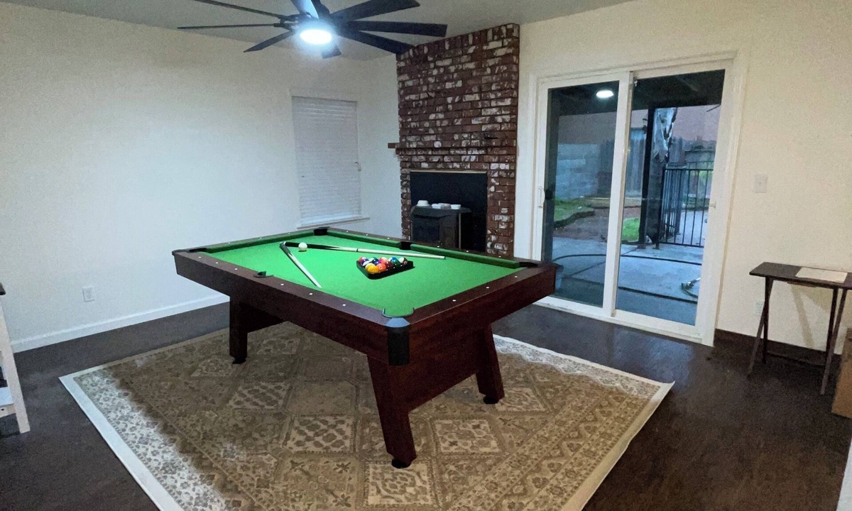 Selma House | Fresno Area Oasis w/Private Pool Patio Lounge Pool Table Sleeps 8