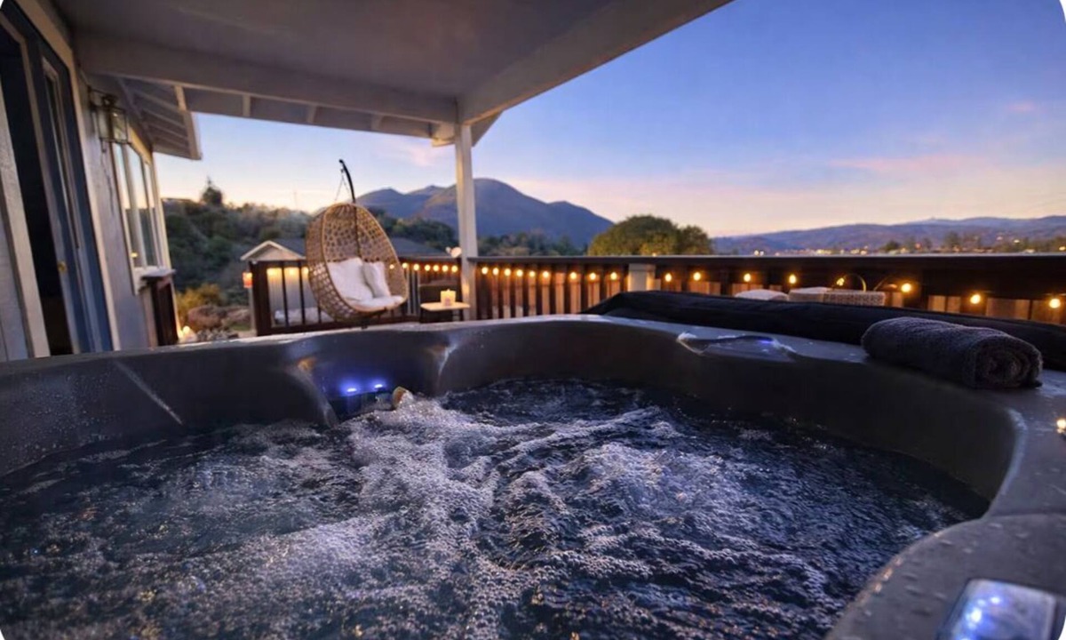 Kelseyville House | Fully Furnished 3BR Home with a Hot Tub & Views Kelseyville.