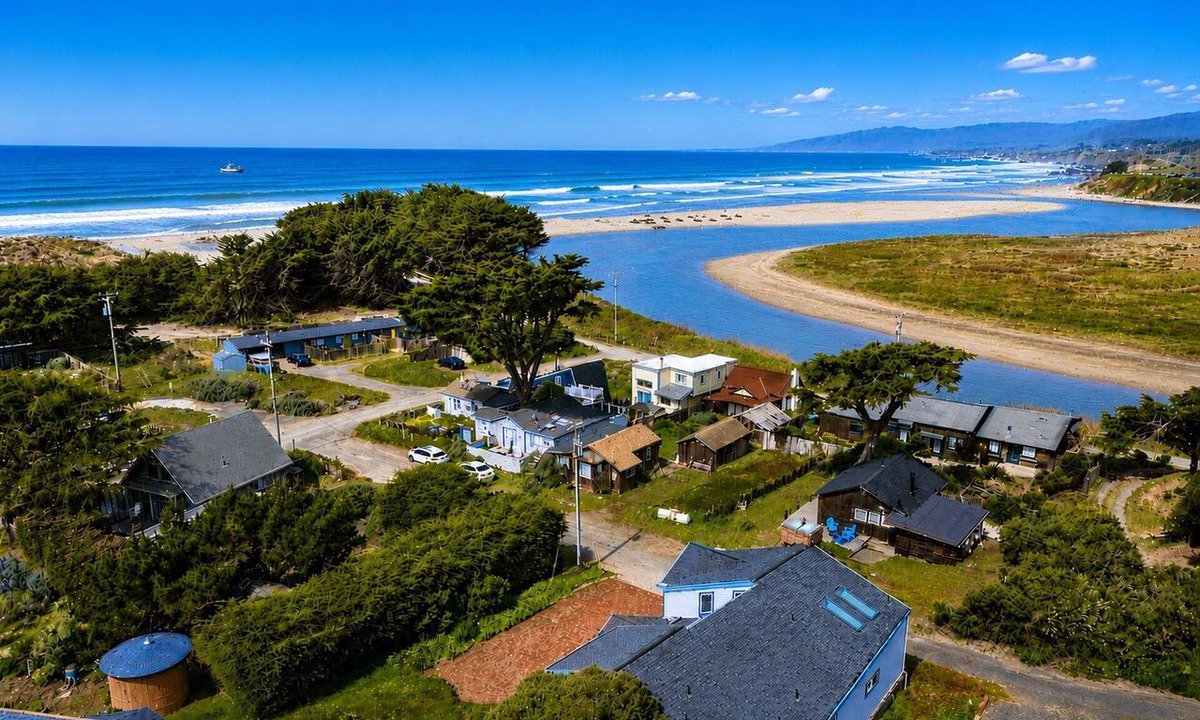 Salmon Creek House | Fun-in-the-Sun! Bodega Bay Playcation~Walk2Beach/WiFi/Sauna~Ocean Oasis