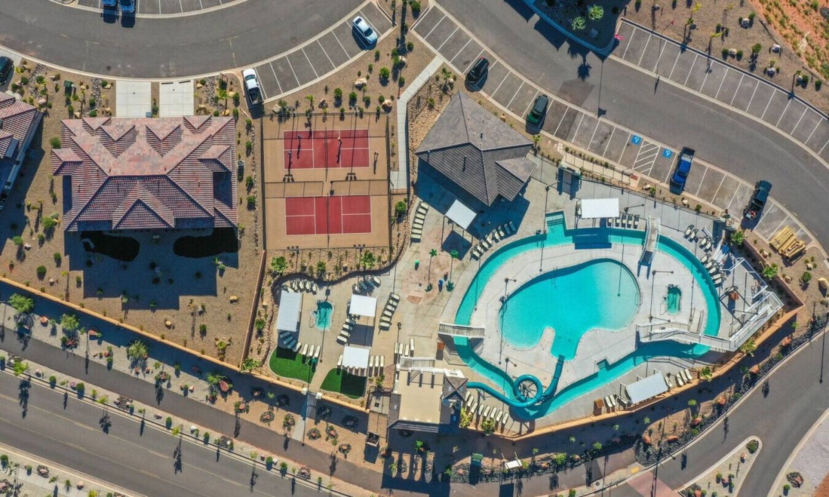 Washington Villa | Game loft, Nerf Wars, Resort Pool, Lazy River & Waterslide Near Zion