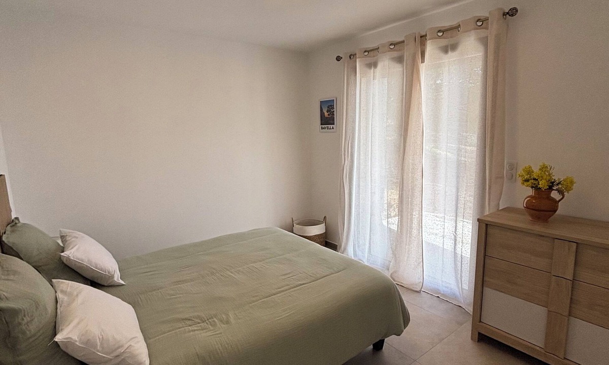 Arbellara Apartment | Garden apartment between sea and mountains