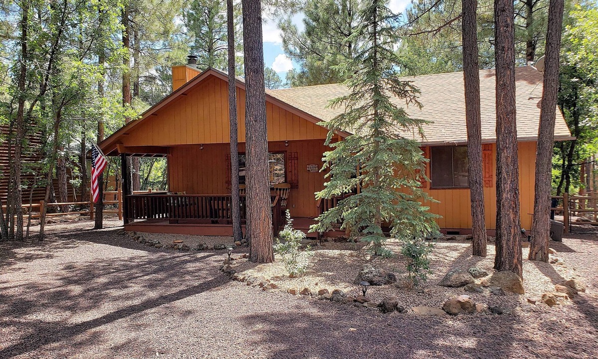 Pinetop Cabin | GARDEN CABIN W/FENCED YARD, With A/C