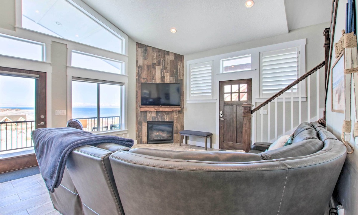 Cherimoya Hill Cottage | Garden City Gem: Private Hot Tub & Game Room!