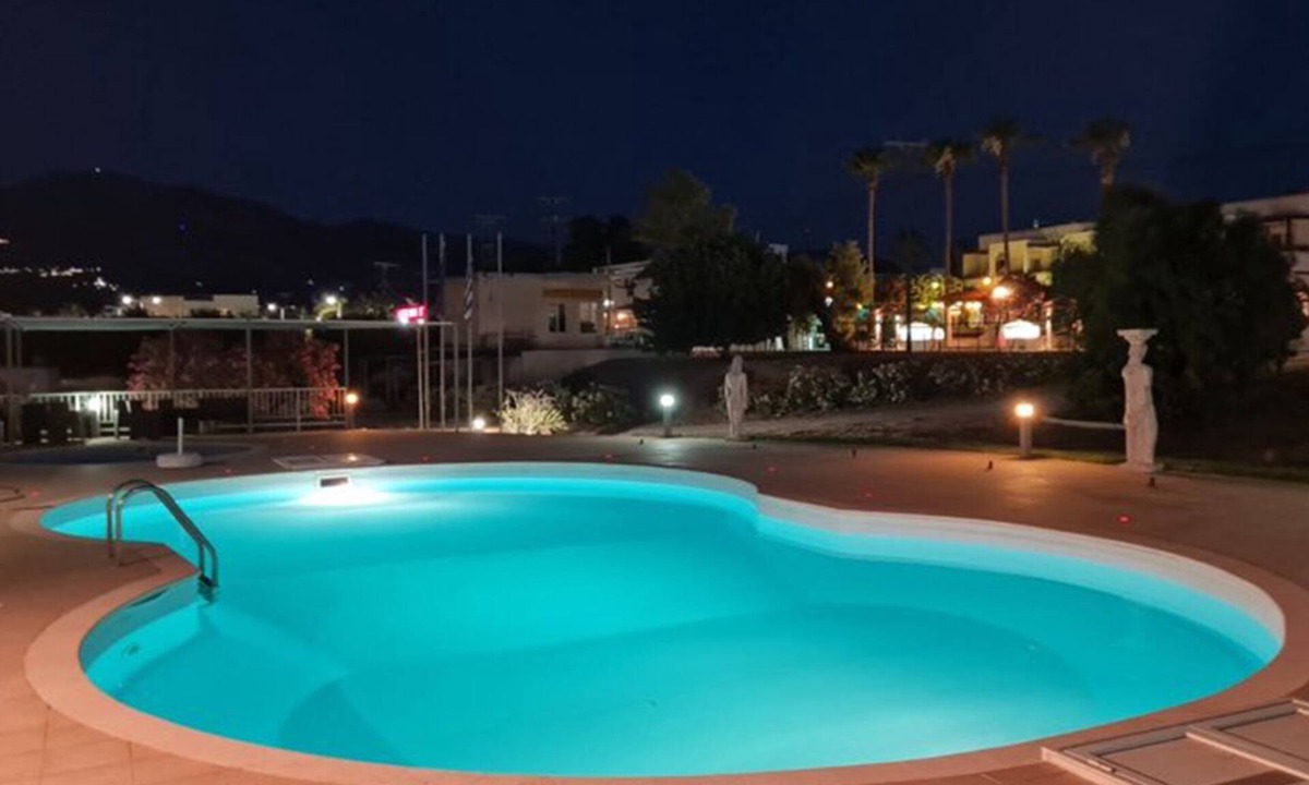 Tingaki Hotel | Garden City Image