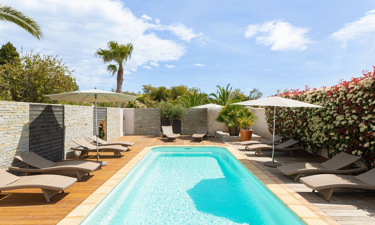 Lecci Villa | GARDEN VILLA 3 MINUTES WALK FROM CALA ROSSA BEACH - RESIDENCE MARINA ROSSA