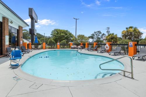 Morehead City Hotel | Garnet Inn & Suites, Morehead City near Atlantic Beach