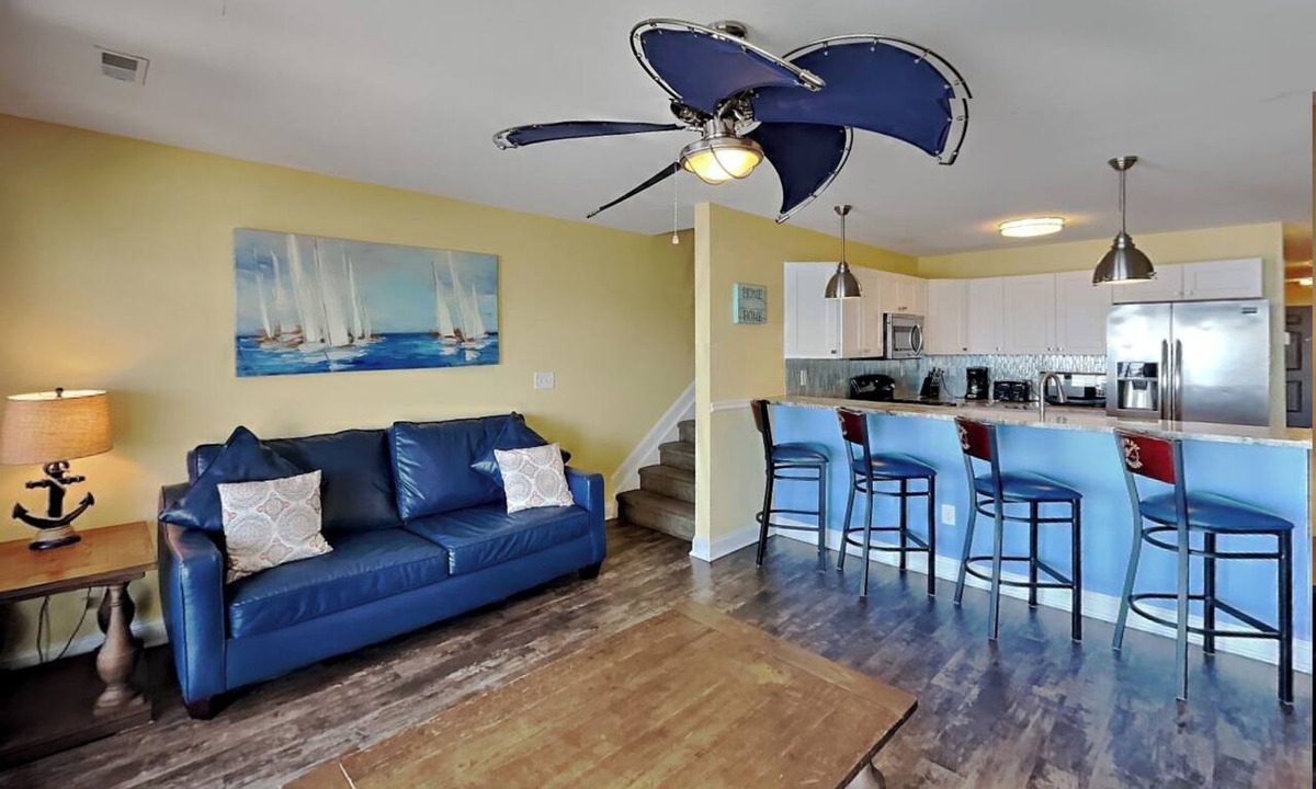 Put-in-Bay Condo | Gather the Crew—Right on the Water | 12 ppl | C202