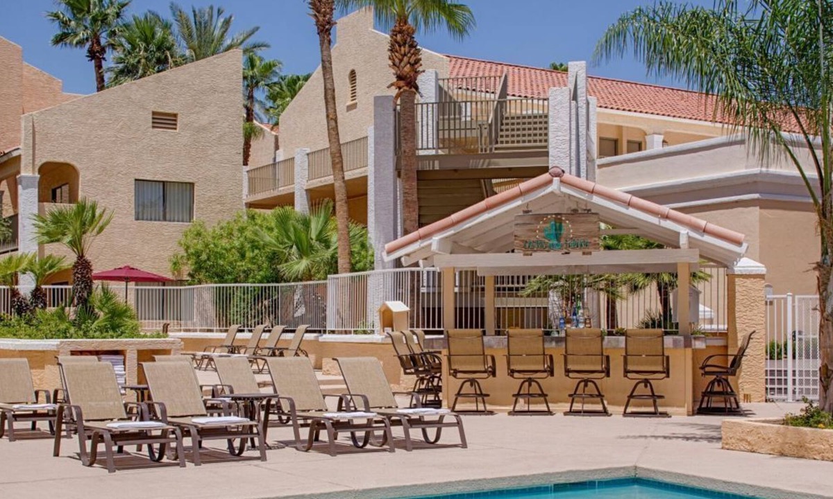 Downtown Resort | GETAWAY DEAL! THREE GREAT UNITS & FREE PARKING!