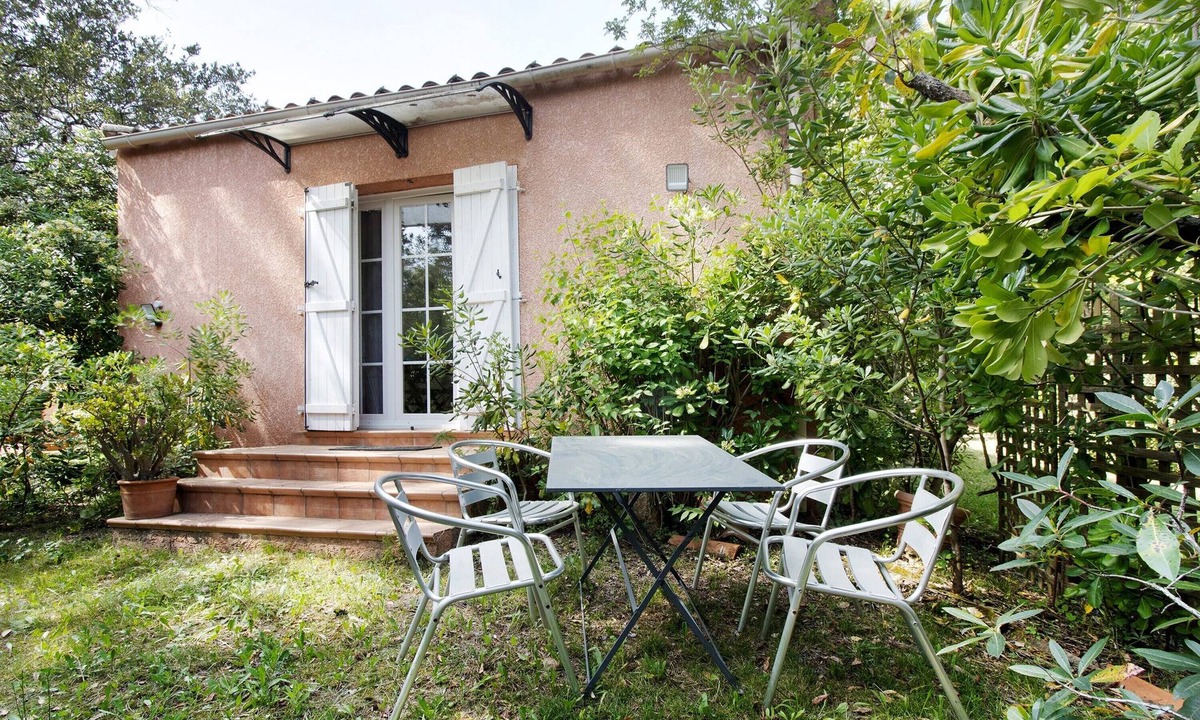 Appietto House | Gite u casale, Borgu Ground-Floor Apartment with 1 Bedroom in a Large Park