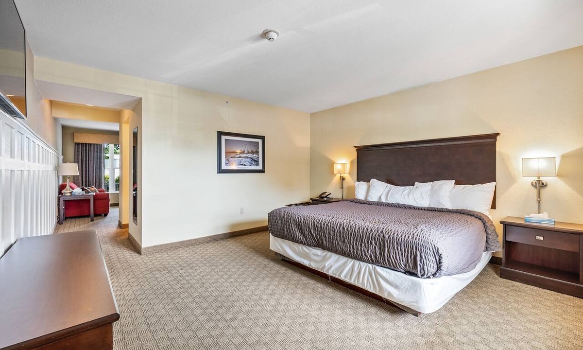 Kelleys Island Hotel | Glacier Suite at Kelley's Island Venture Resort